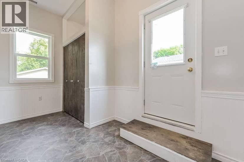 353 WELLINGTON Street E — photo 16 of 40