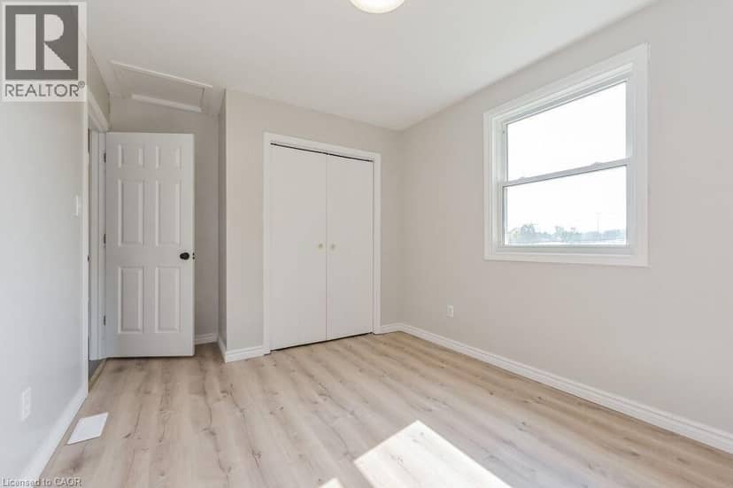 353 WELLINGTON Street E — photo 23 of 40