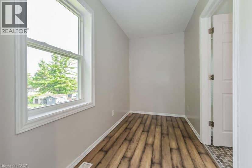 353 WELLINGTON Street E — photo 32 of 40