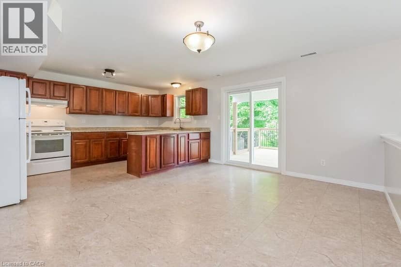 353 WELLINGTON Street E — photo 18 of 40