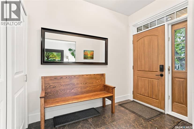 1019A 10th Street E, Saskatoon, photo 2