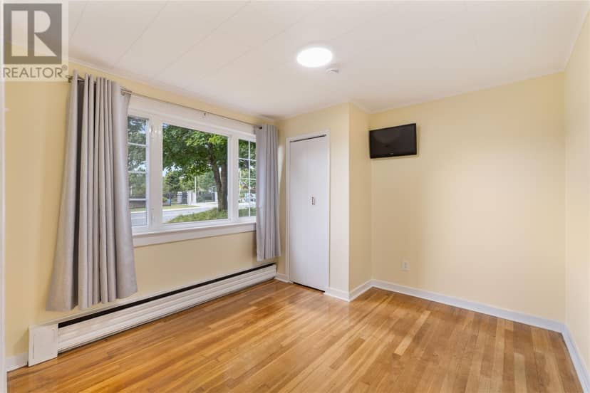 28 Ruth Avenue — photo 11 of 33
