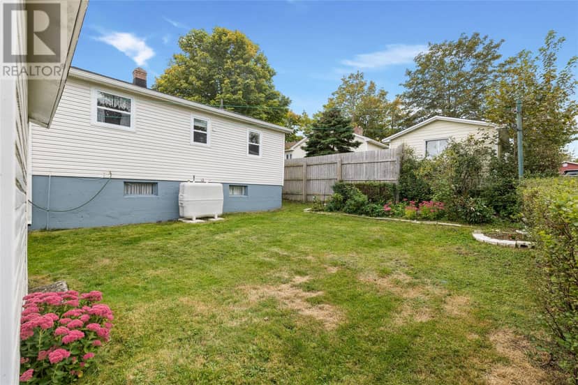 28 Ruth Avenue — photo 25 of 33