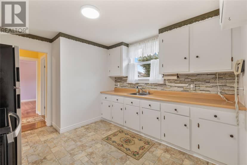 28 Ruth Avenue — photo 8 of 33