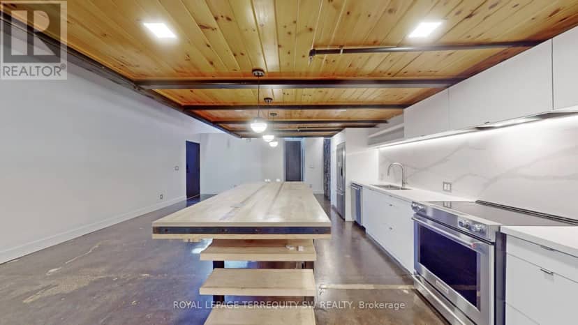 124 - 326 Carlaw Avenue — photo 4 of 28