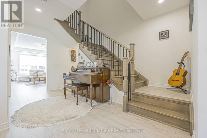 27 Beechborough Crescent — photo 25 of 40