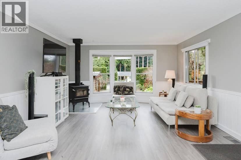 3366 RICHARDS ROAD, Roberts Creek