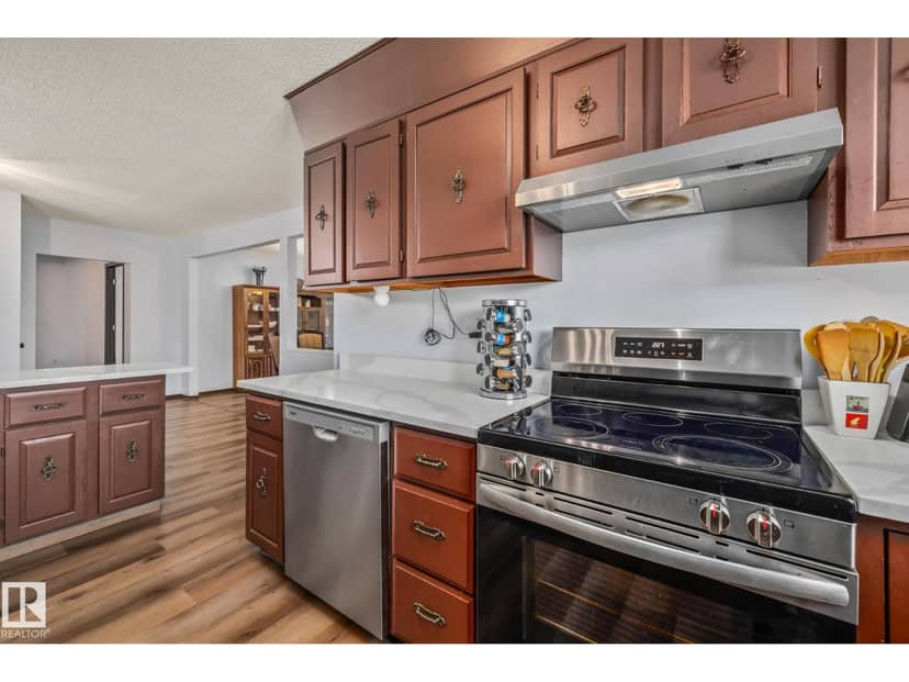 8812 135 AV NW — photo 15 of 40
