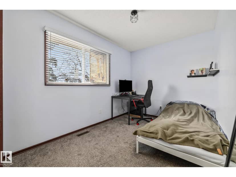 8812 135 AV NW — photo 32 of 40