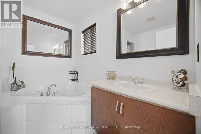 7 Secord Crescent — photo 20 of 35