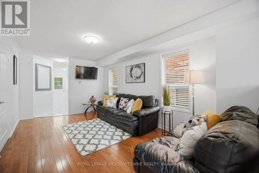 7 Secord Crescent — photo 7 of 35