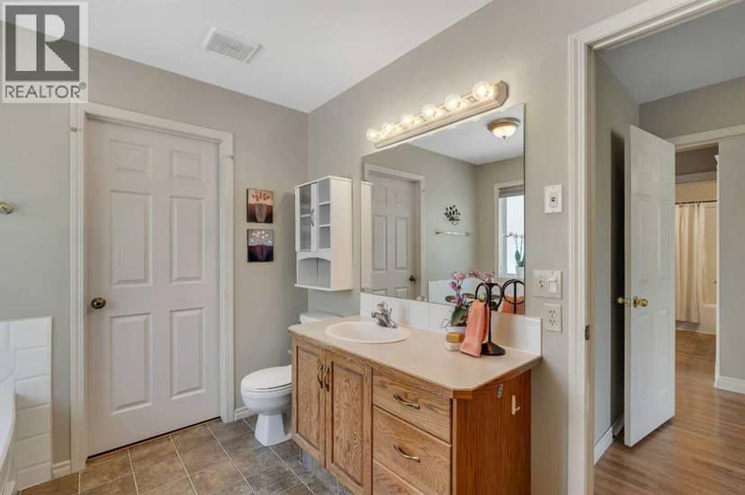 84 Willowbrook Crescent NW — photo 29 of 40