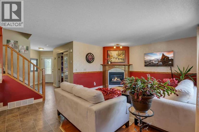 84 Willowbrook Crescent NW — photo 9 of 40