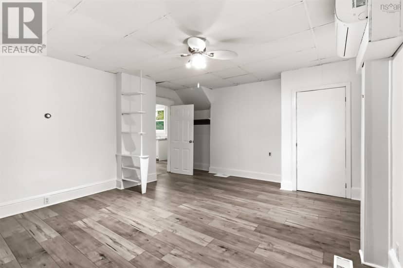 8 Franklyn Street — photo 13 of 32