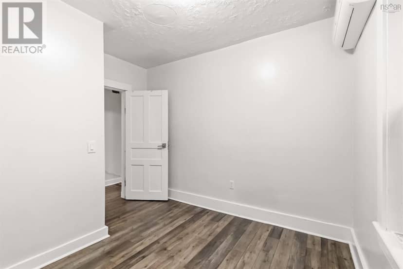 8 Franklyn Street — photo 25 of 32