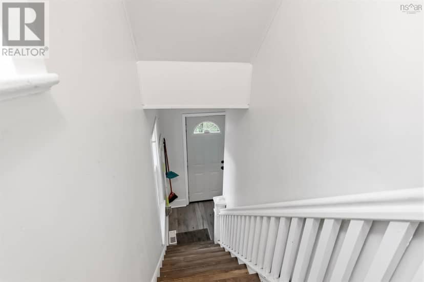 8 Franklyn Street — photo 20 of 32