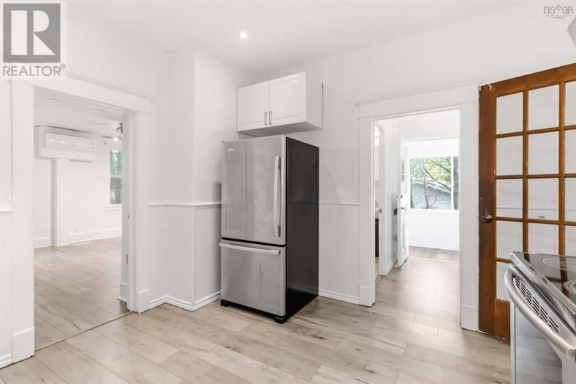 8 Franklyn Street — photo 8 of 32