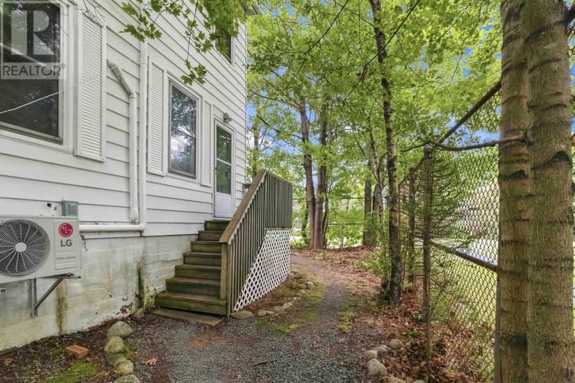 8 Franklyn Street — photo 19 of 32