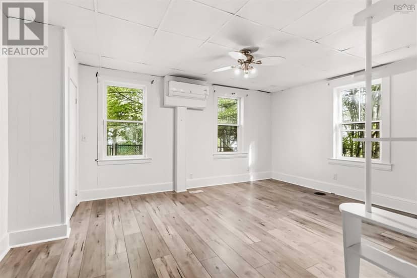 8 Franklyn Street — photo 10 of 32