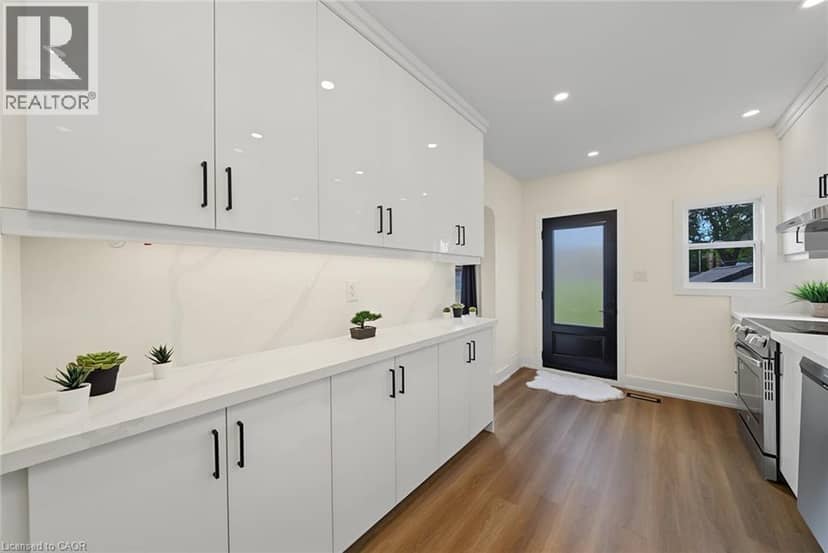 234 BALMORAL Avenue S — photo 13 of 37