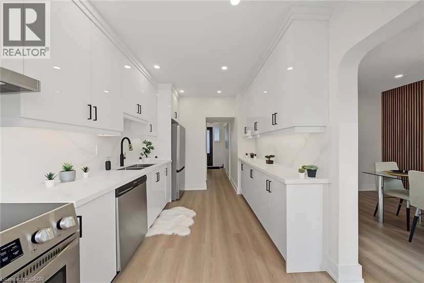 234 BALMORAL Avenue S — photo 14 of 37