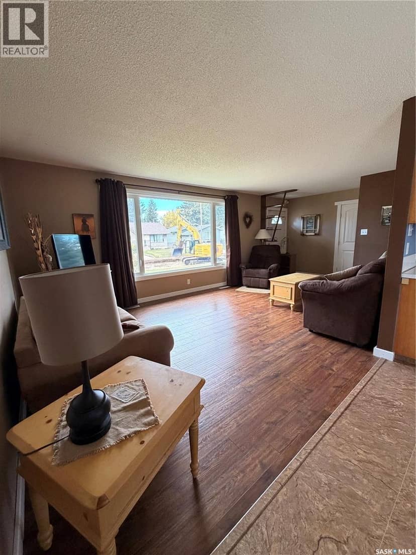612 2nd STREET W, Meadow Lake, photo 2