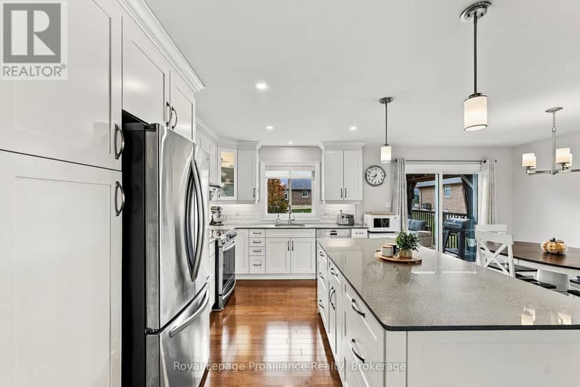 31 Ambrosia Terrace — photo 14 of 40