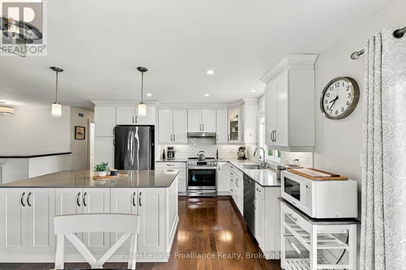 31 Ambrosia Terrace — photo 17 of 40