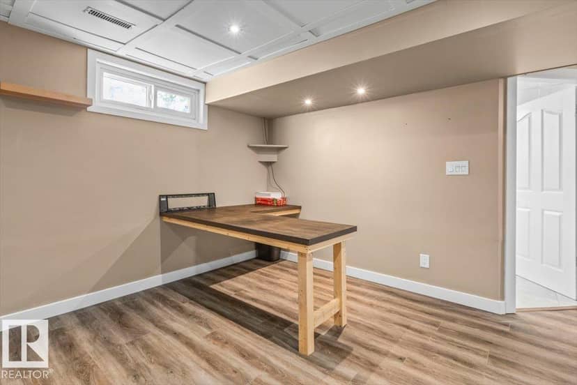 8907 136 AV NW — photo 22 of 40