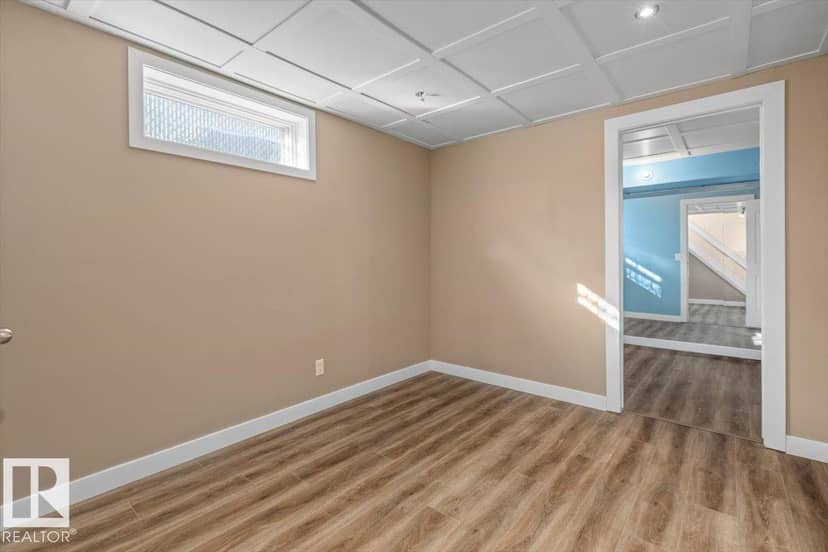 8907 136 AV NW — photo 26 of 40