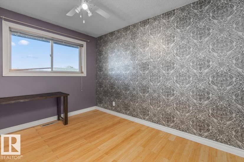 8907 136 AV NW — photo 18 of 40