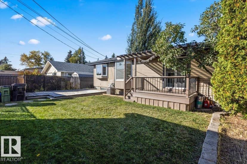 8907 136 AV NW — photo 33 of 40