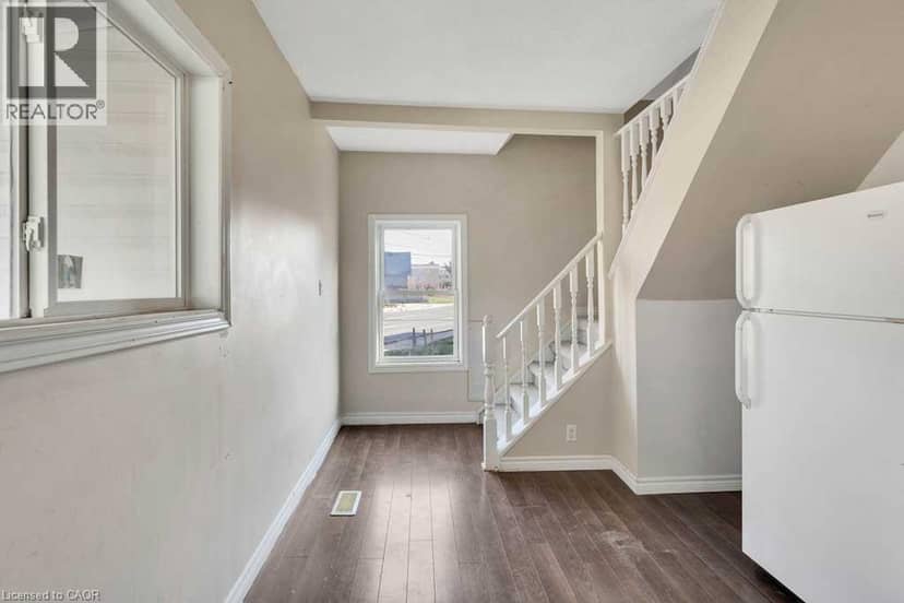 797 HAMILTON Road, London, photo 2