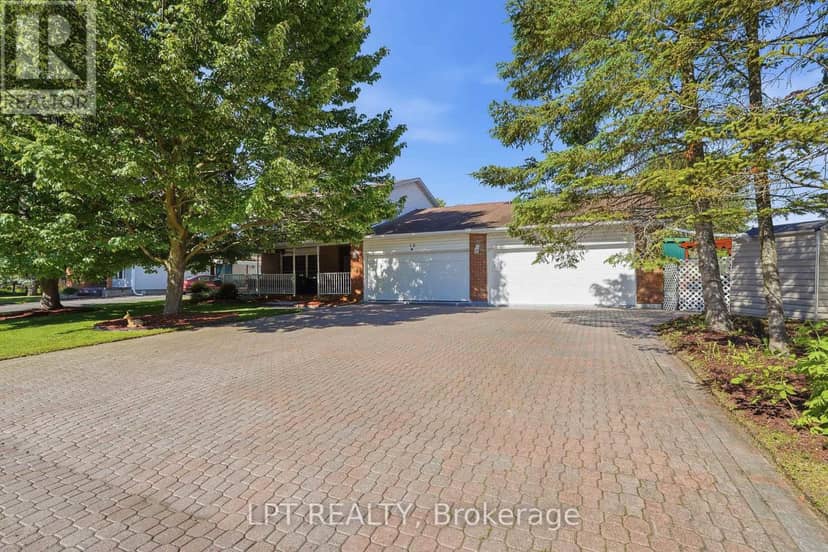 18 Louise Crescent — photo 1 of 40