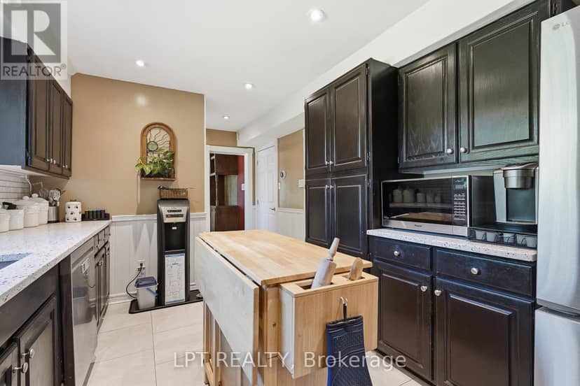 18 Louise Crescent — photo 10 of 40