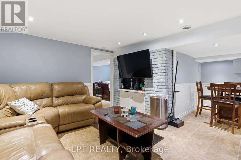 18 Louise Crescent — photo 28 of 40
