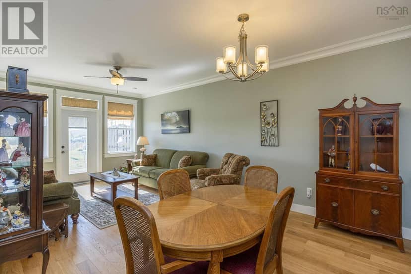 20 Mackinnnon Court — photo 11 of 39