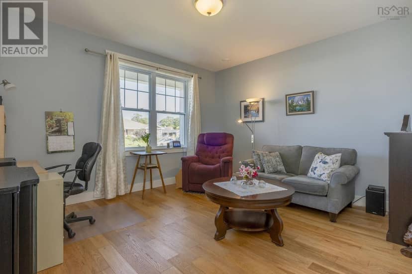 20 Mackinnnon Court — photo 16 of 39