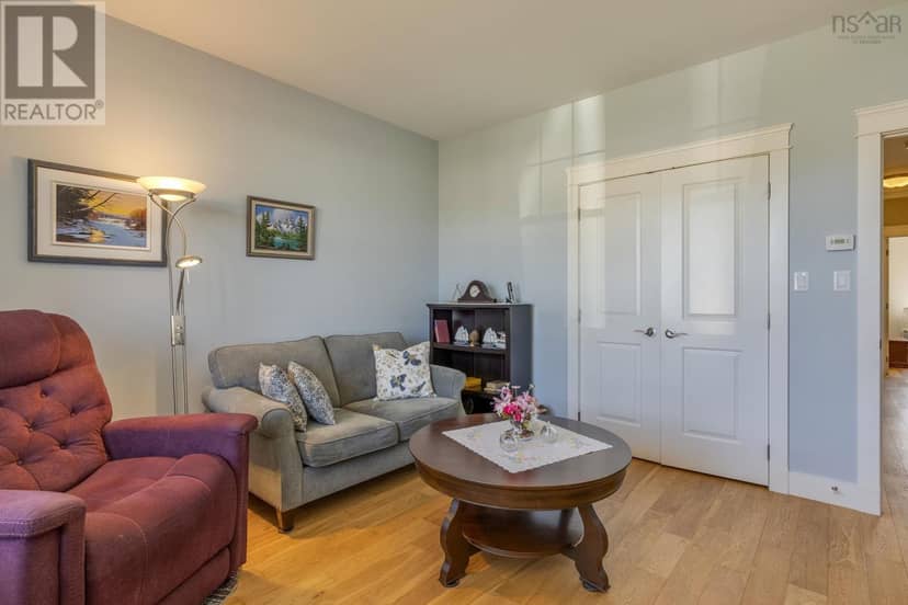 20 Mackinnnon Court — photo 17 of 39