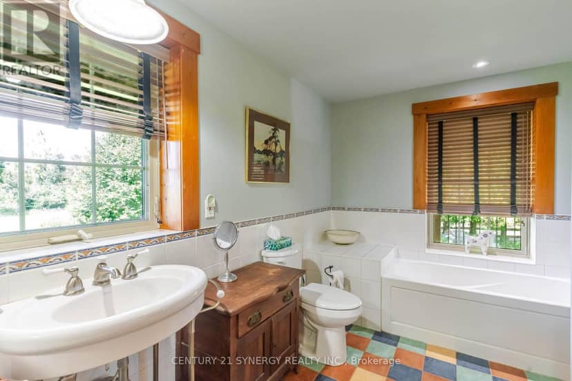1545 Rideau Ferry Road — photo 13 of 40
