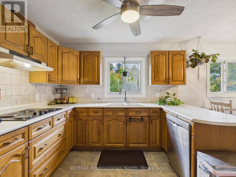 4226 Aspdin Road — photo 12 of 40