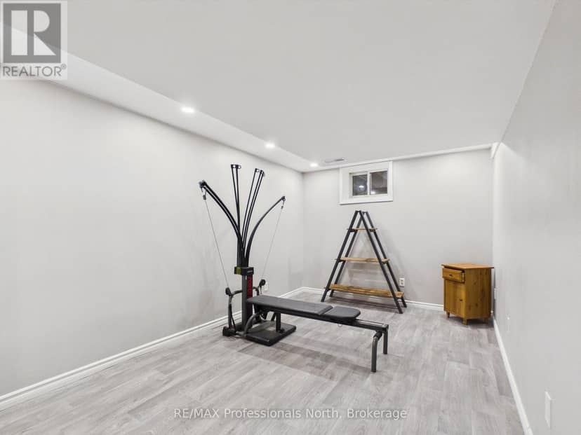 4226 Aspdin Road — photo 18 of 40