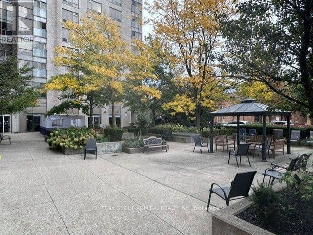 809 - 2 Neptune Drive, Toronto, photo 2