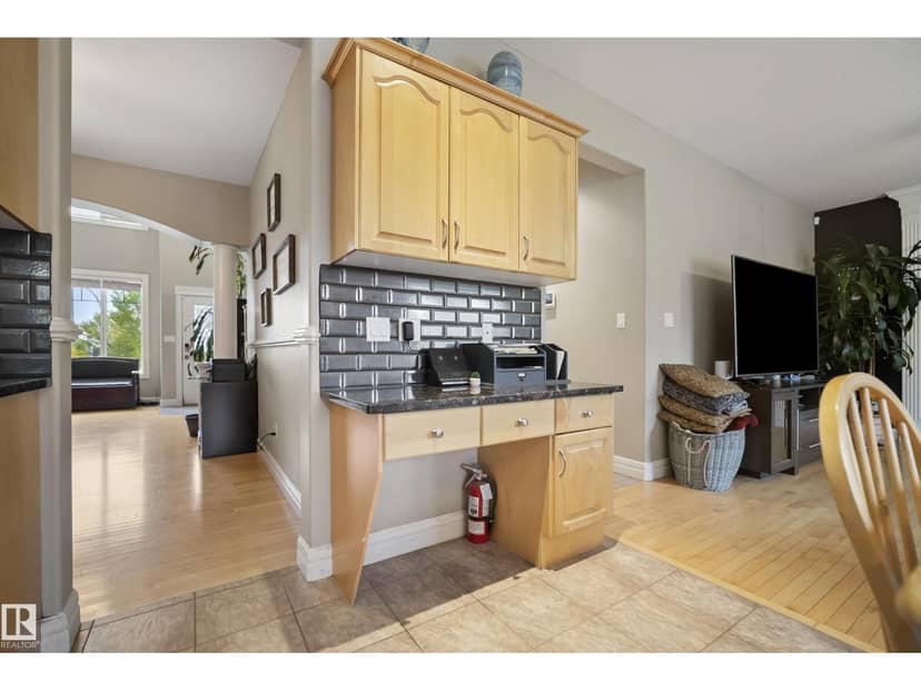 5403 60 ST — photo 12 of 40