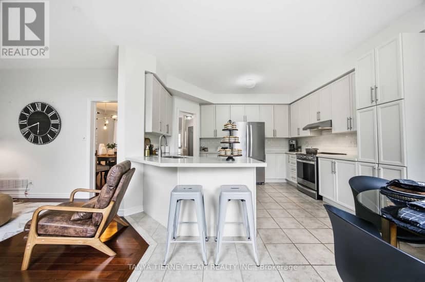 17 Cody Avenue — photo 16 of 40