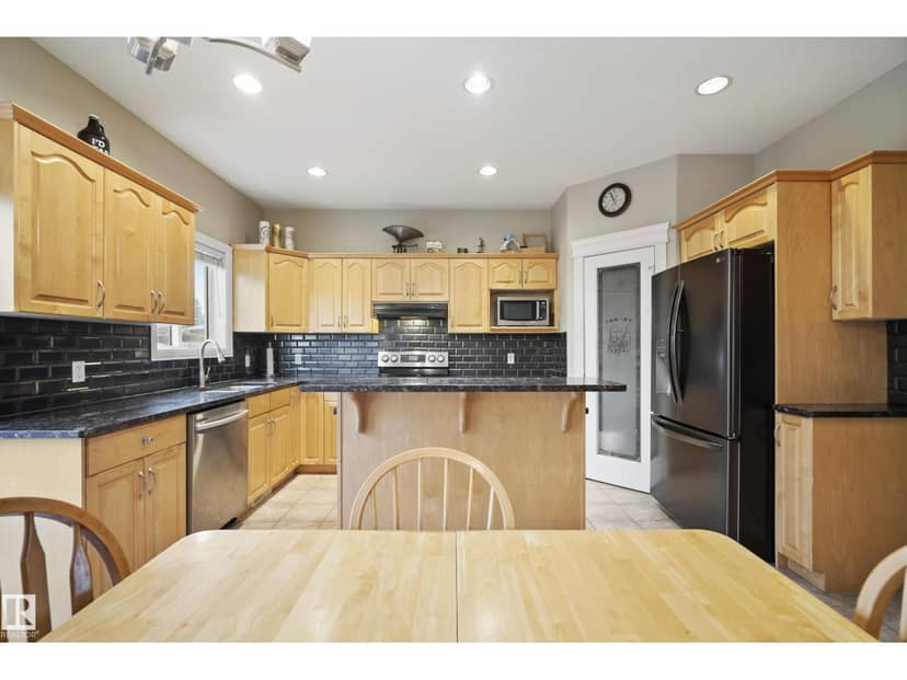 5403 60 ST — photo 13 of 40