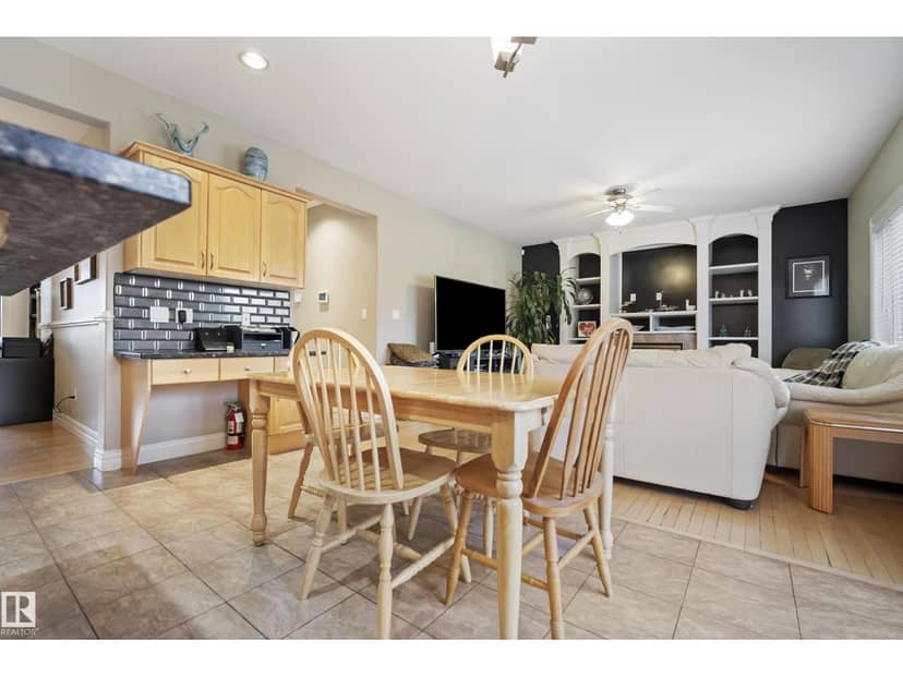 5403 60 ST — photo 15 of 40