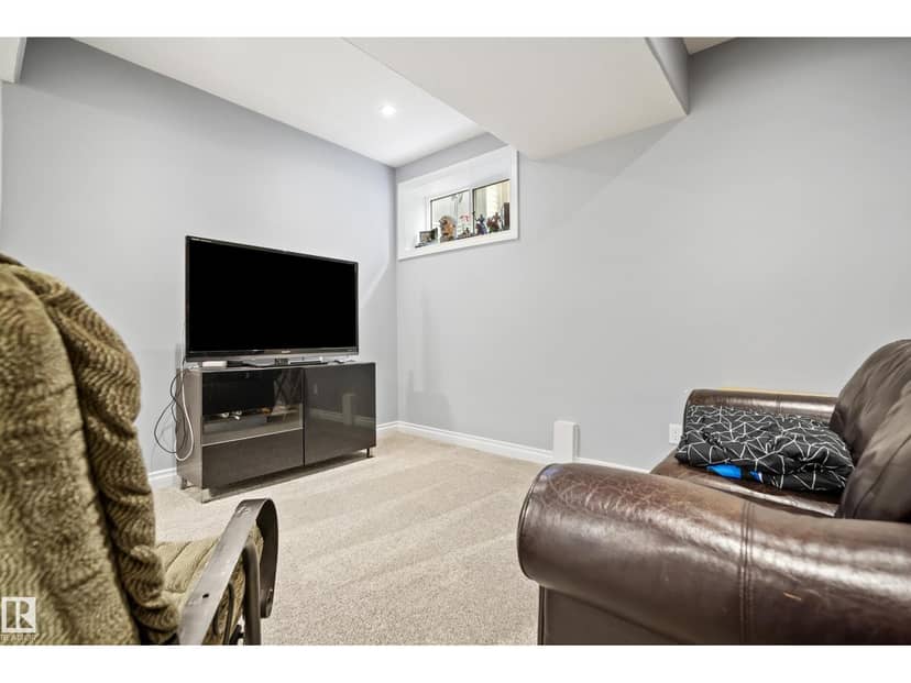 5403 60 ST — photo 38 of 40