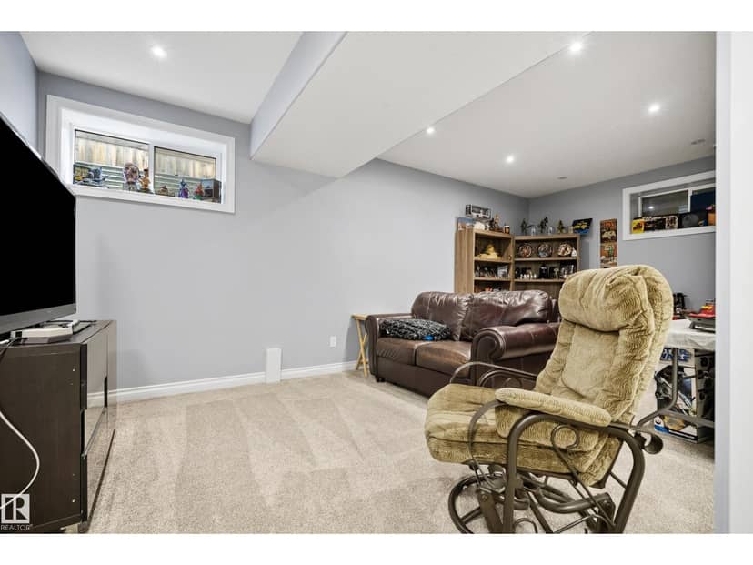 5403 60 ST — photo 36 of 40