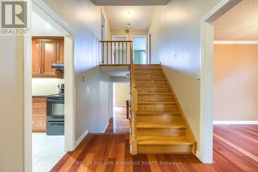 68 Fullerton Crescent — photo 12 of 40